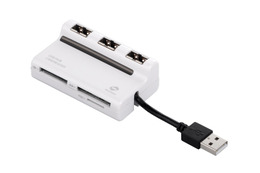 どっち向きでもUSBに挿せる! バッファローのUSBハブ付きカードリーダー 画像