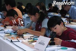 【CEATEC 2012 Vol.3】小学生親子対象、ロボットプログラミング体験 画像