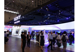 【CEATEC 2012 Vol.21】「CEATEC JAPAN 2012」開幕！人気ブースにはすでに行列も 画像