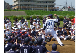 小学生対象の野球教室、横浜DeNAベイスターズの選手や監督が登場 11月24日 画像
