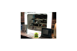 【IC CARD WORLD 2007 Vol.2】トッパン・フォームズ、RFIDチップ「MM Chip」埋め込みのスレッドテープをデモ 画像