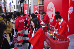 2012年のスマイルを、2013年のハピネスに……コカ・コーラ 画像