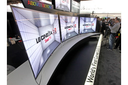 【CES 2013】LG電子、世界初の曲面型有機ELテレビを展示  画像