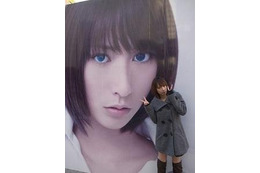 秋葉原に巨大な“藍井エイル” 「BLAU」発売記念で旧ラジオ会館前に 画像