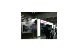 【FINETECH JAPAN/Display 2007 Vol.7】パイオニア、1080pフルHDをアピール! 120フレーム液晶と対決 画像