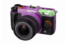 1500セット限定！「PENTAX Q10」にエヴァモデル登場……「CP＋」で先行展示