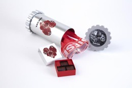 【バレンタイン】アンダーウェアとチョコのセットがLA風 画像