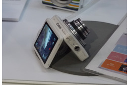 【CP+ 2013】キヤノン、ユニークなコンパクトデザイン「PowerShot N」を出展 画像