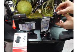 【CP＋ 2013】マンフロット、LEDや三脚を装着可能なiPhone 4/4S用ケース 画像