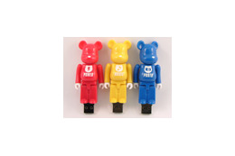 クマ型フィギュア「BE＠RBRICK」がUSBメモリになった！　バーテックスリンク、メディコム・トイとのコラボ製品 画像