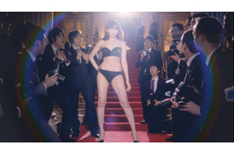 AKB48・小嶋陽菜の“下着姿”動画、YouTube公開2日で150万再生突破 画像