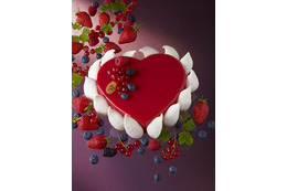 ピエール・エルメのホワイトデーは、人気マカロン詰合せとハート型ケーキ3種が登場！ 画像