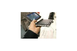 【富士通フォーラム 2007(Vol.2)】UMPC「FMV-LIFEBOOK U」シリーズに人だかり 画像