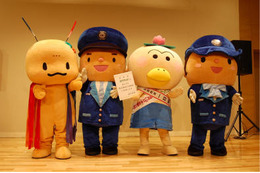 子どもに人気「はなかっぱ」が西武鉄道の1日駅長 クイズラリーも実施中 画像