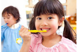 外出先で歯を磨けない! 丈夫な歯を保つ秘訣と水分補給の意外な関係とは? 画像