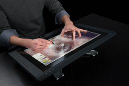 ワコム、マルチタッチ対応の21.5型液晶ペンタブレット……プロのクリエイター向け 画像