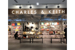 関西初出店の「チャールズ＆キース」、梅田オーパ店は少し小さめ。世界共通で毎週新商品投入 画像