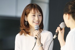 青木裕子、緊張のフリートーク 画像