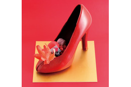 『私が靴を愛するワケ』に登場する”靴”をセバスチャン・ブイエがケーキに！ 画像