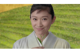 伊藤園「お~いお茶」が刷新……新CMキャラクターに篠原涼子 画像