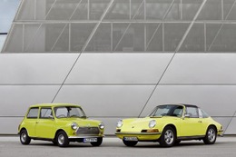 MINI、ポルシェ 911 のデビュー50周年を祝う 画像