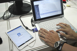 【Interop 2013 Vol.43】HTML5用いたスマホアプリをクラウド上で開発!複数プログラマーによる共同作業も可能 画像