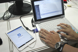 【Interop 2013 Vol.43】HTML5用いたスマホアプリをクラウド上で開発！複数プログラマーによる共同作業も可能 画像