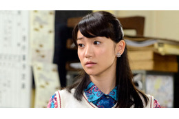 大島優子が黒髪&昭和ルックに大変身……草なぎ剛・主演「神様のベレー帽」 画像