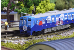 「あまちゃん」お座敷列車のNゲージ模型発売! ポスターなど徹底再現 画像