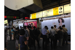 帰宅ラッシュ時の新宿駅で快適なキャリアは？……新iPhoneで調査！ 画像