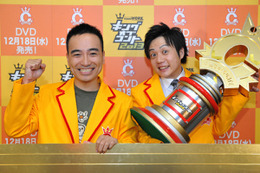かもめんたるが『キングオブコント』6代目王者に! 盟友・小島よしお歓喜「やったやったー!」 画像