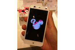 【NTTドコモ2013年冬春モデル】フォントやカメラ音にもミッキーが!「Disney Mobile on docomo F-07E」 画像