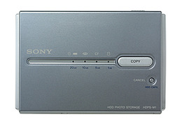 ソニー、40GバイトHDD搭載の携帯型フォトストレージ 画像
