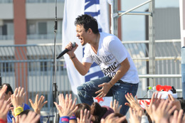 ファンキー加藤、感極まり涙!地元八王子でインストアライブ 画像