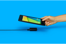 米Google、Nexus向けのワイヤレス充電器「Nexus Wireless Charger」を北米で発売……日本にも「近日中」 画像