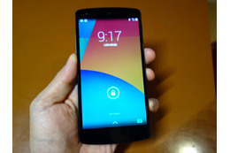 最新OS搭載で使い勝手に優れた「Nexus 5」、イー・モバイル版の特徴は？ 画像