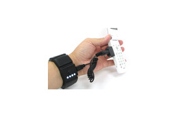 外出中の電池切れも心配なし! サンコー、DS LiteやPSPも充電できるブレスレット型充電器 画像