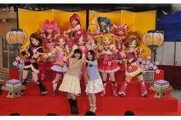 プリキュア10人が“ひな壇”で、ひなまつりをお祝い 中島愛、潘めぐみも大感動 画像