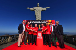 日本で見るチャンス!!…FIFAワールドカップのトロフィー 4月10-13日 画像