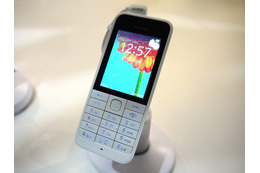 【MWC 2014 Vol.64(動画)】29ユーロの新興国向けフィーチャーフォン、Nokia 220 画像