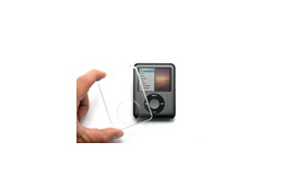 フォーカルポイント、1,680円のクリップ付き第3世代iPod nano用ハードシェルケース——シックなブラックバックを採用 画像