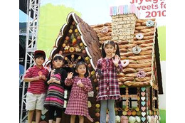 【GW】高さ2.8ｍ、本物の「お菓子の家」が登場 画像