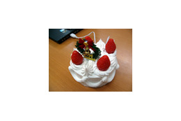 期間・数量限定! クリスマスケーキ型のUSBハブ予約受付開始、ソリッドアライアンス 画像