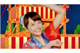 松井愛莉が美脚で元気いっぱい! 「コアラの夏祭り音頭」動画公開 画像