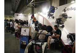 【Interpets 2014 Vol.28】ショッピングやベビーカートにも使える!来場者の関心高い犬用カート 画像