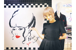 加藤ミリヤ、コスメショップとのコラボスタート!新宿店をサプライズ訪問 画像