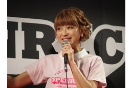 鈴木奈々は2時間の電車通勤?車中はスマホでゲーム 画像
