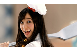 “天使すぎるアイドル”橋本環奈、新CMでは妖精に変身! 画像