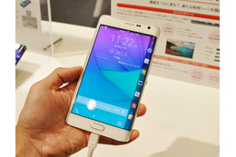 NTTドコモ、側面に曲面ディスプレイを配した話題のモデル「GALAXY Note Edge SC-01G」