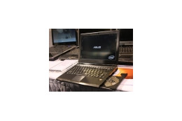 【CES 2008 Vol.14】新型Eee PC? ではなく普通の新型PCだったASUS U2E 画像